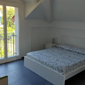 https://la-casa-al-mare-di-matigio-camera-m-pietra-ligure.hotelitalianriviera.com
